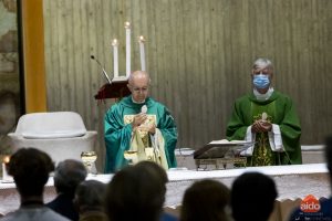 Mon. Davide Pelucchi (Vicario vescovile) e don Luigi Manenti parroco di Monterosso